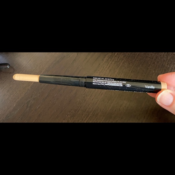 Bobbi Brown Long-Wear Cream Shadow Stick in Vanilla and Bone - Picture 3 of 10